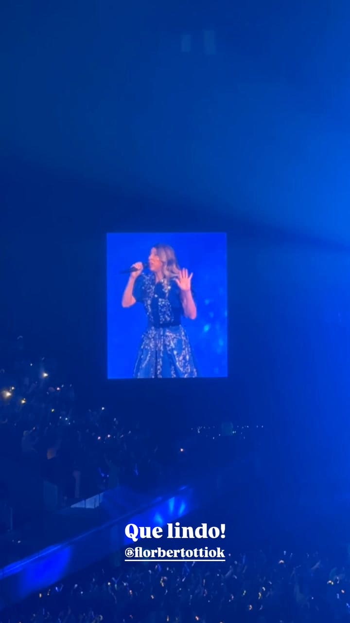 Lali en el show de Flor Bertotti