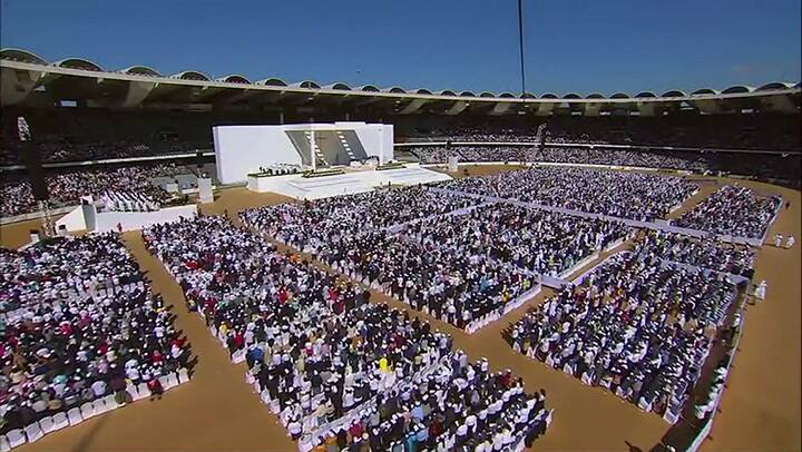 Histórica misa del Papa en Emiratos Árabes Unidos - Fuente: AFP
