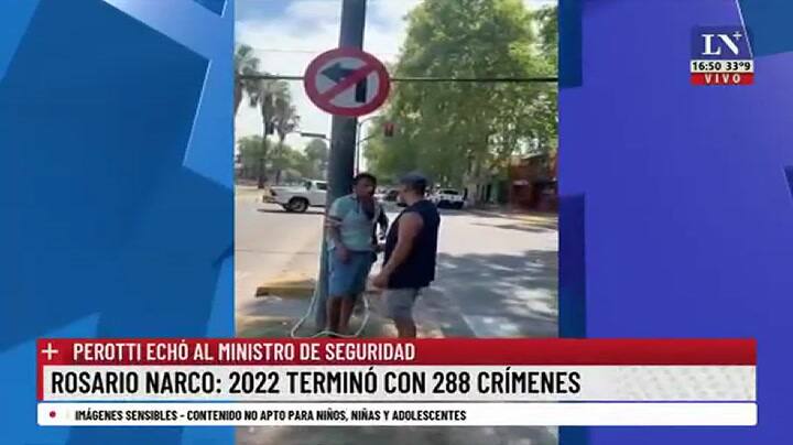 Obreros atraparon a un ladrón y lo ataron a un poste