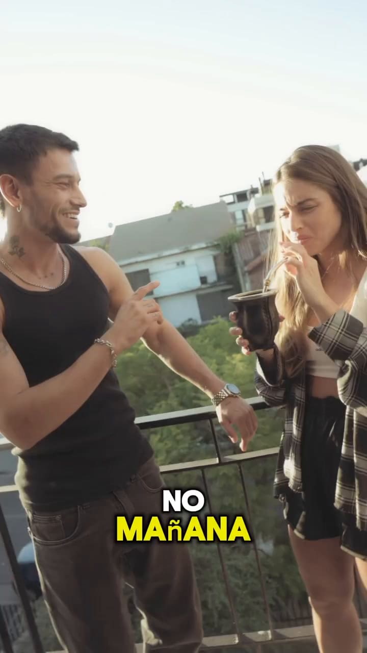 Noa Kirel toma mate por primera vez