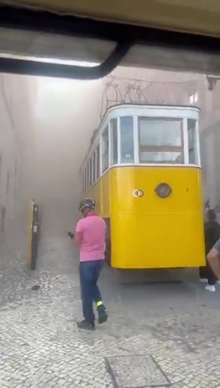 Al menos 15 muertos y 20 heridos