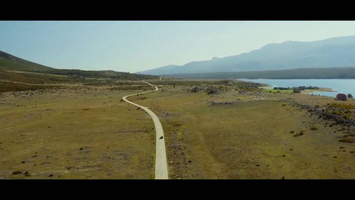 Bajo el Sol - Trailer