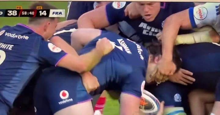 La polémica falta del francés Oscar Jegou en el partido ante Escocia