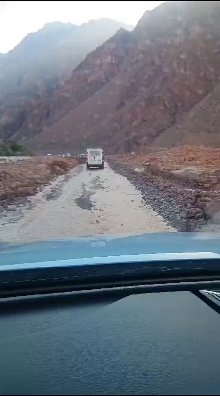 Restos del alud en la montaña en Mendoza