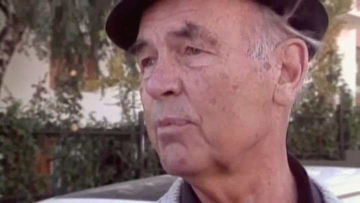 El equipo de ABC News intercepta al nazi Eerich Priebke en Bariloche, en 1994