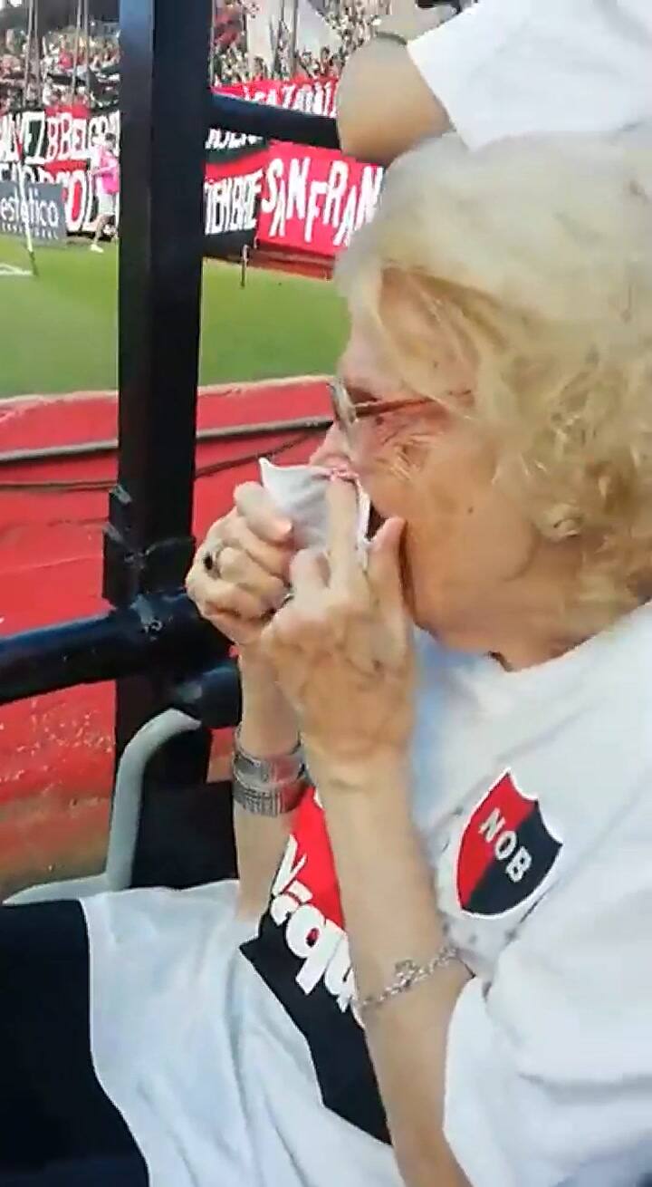 Maruca, la abuela hincha de Newell's que se emocionó en la cancha