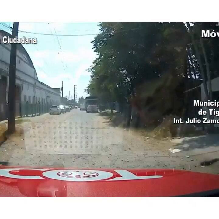 Lo chocó un auto y voló por el aire