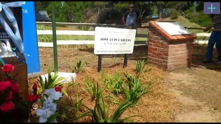 El homenaje a José Luis Cabezas en la terminal de ómnibus de Pinamar