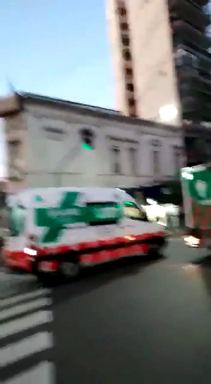 Explosión e incendio en una perfumería en Villa Crespo: al menos dos bomberos heridos - @pampamonaco