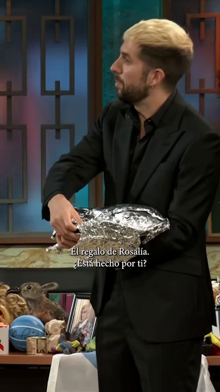 Rosalía sorprendió a Broncano con un torta hecha por ella misma