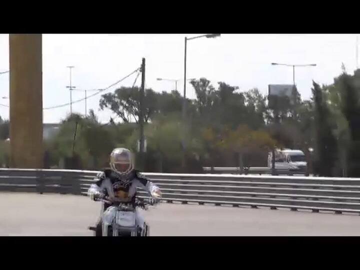 Chris Pfeiffer, mago de las acrobacias en moto