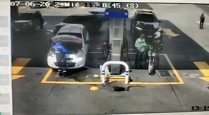Atropellaron a un ladrón que asaltó a un conductor mientras cargaba nafta en una estación de servici