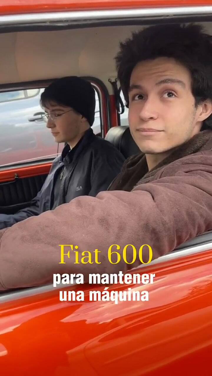 Se cruzó con un auto que le llamó la atención, le preguntó al dueño a qué se dedicaba y su respuesta