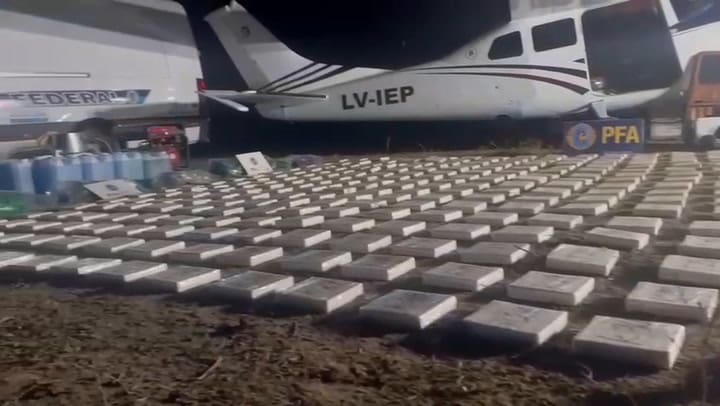 Los ladrillos de cocaína secuestrados a partir de un informe de la DEA