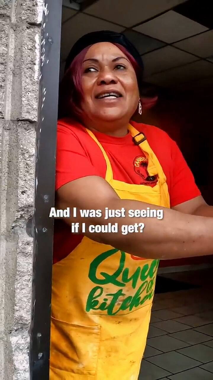 Un tiktoker fingió estar hambriento y sin dinero para descubrir la bondad de una mujer