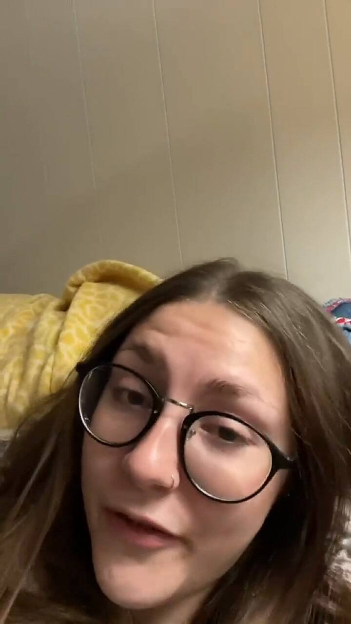 Trabajadora exhibe cómo los salarios de Norteamérica no alcanzan para vivir