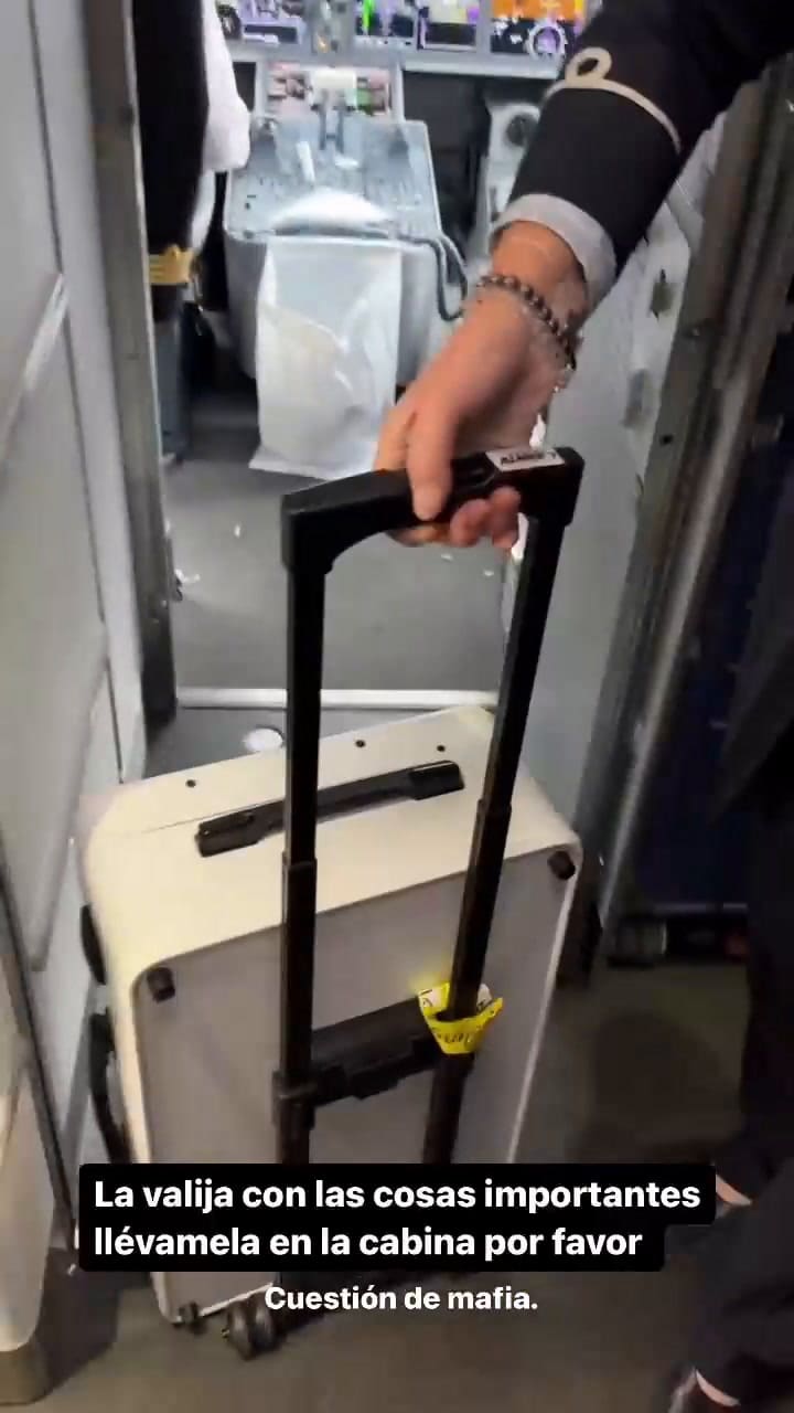 L-Gante enseña su valija