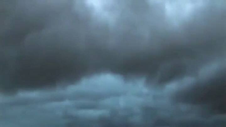 Guillermo Moreno grabó un insólito spot corriendo bajo la lluvia - Fuente: Twitter