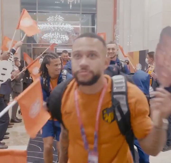 El festejo de los jugadores neerlandeses tras la clasificación para los cuartos de final