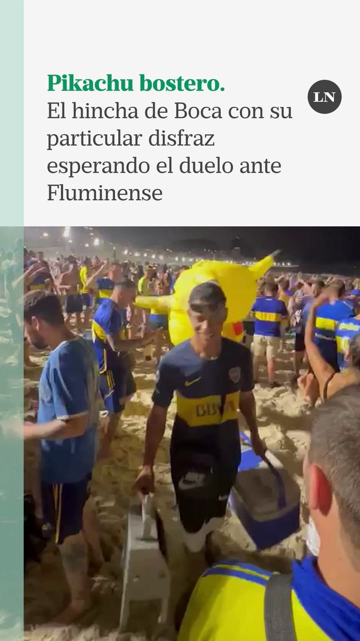 El Pikachu Bostero en medio de la multitud de hinchas de Boca