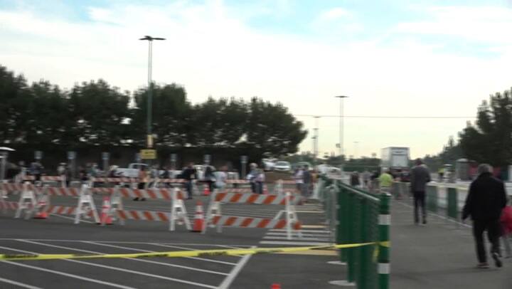 Disneyland abrió sus puertas, pero como megacentro de vacunación - Fuente: AFP