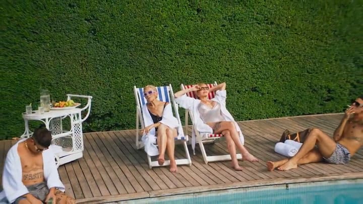 Paga Dios', videoclip de Ca7riel y Paco Amoroso en el que participa Adriana Aguirre