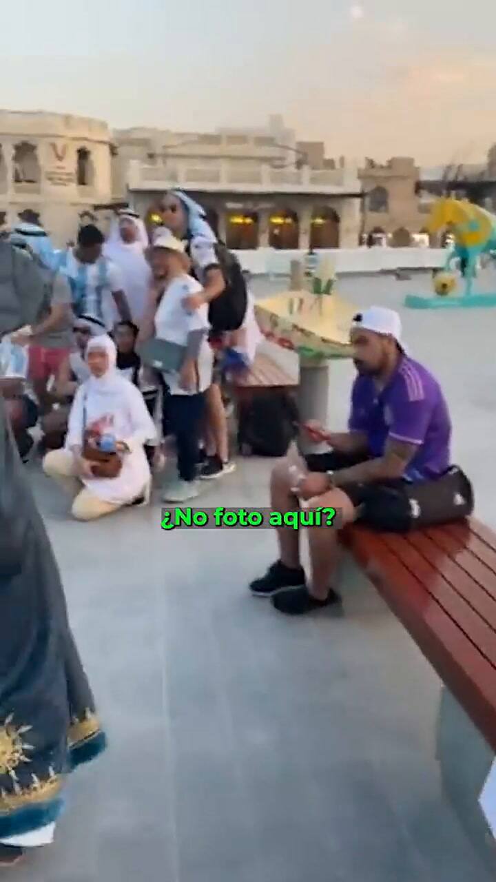 Un mexicano se vistió de qatarí y les hizo una broma pesada a otros extranjeros