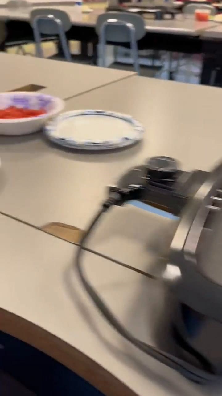 Una maestra estadounidense enseñó a sus alumnos a hacer arepas