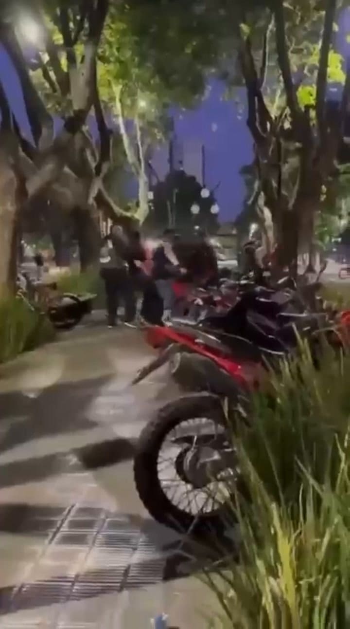 Un grupo de Hell’s Angels, trapitos y repartidores se agarraron a las piñas en pleno centro de La Plata