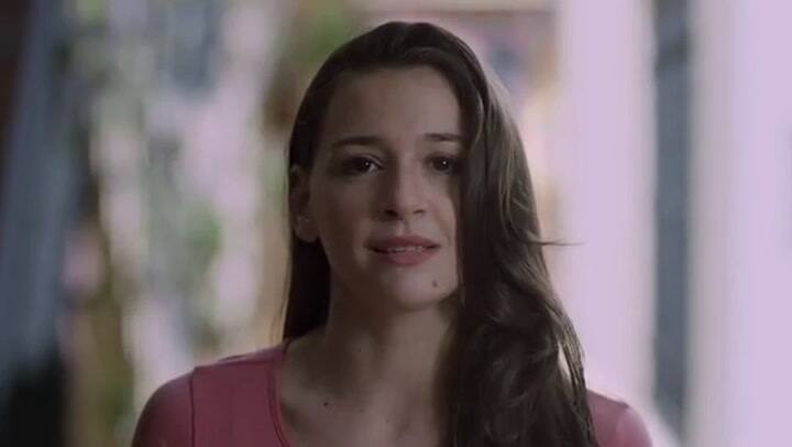 Laura Azcurra le da voz al relato de abuso sexual de una joven en España - Fuente: #retuit.cuentalo