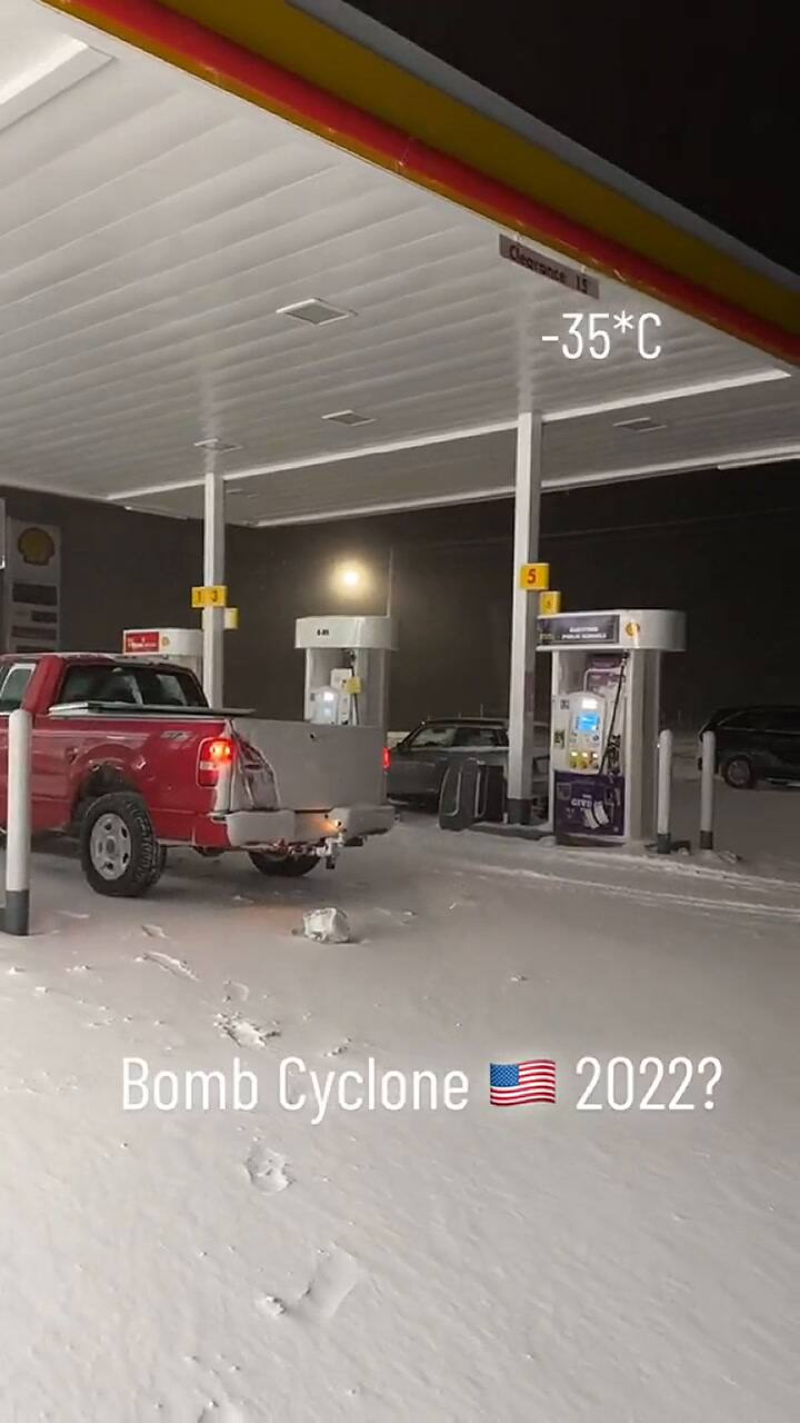 El paso de la tormenta invernal Elliot en Michigan