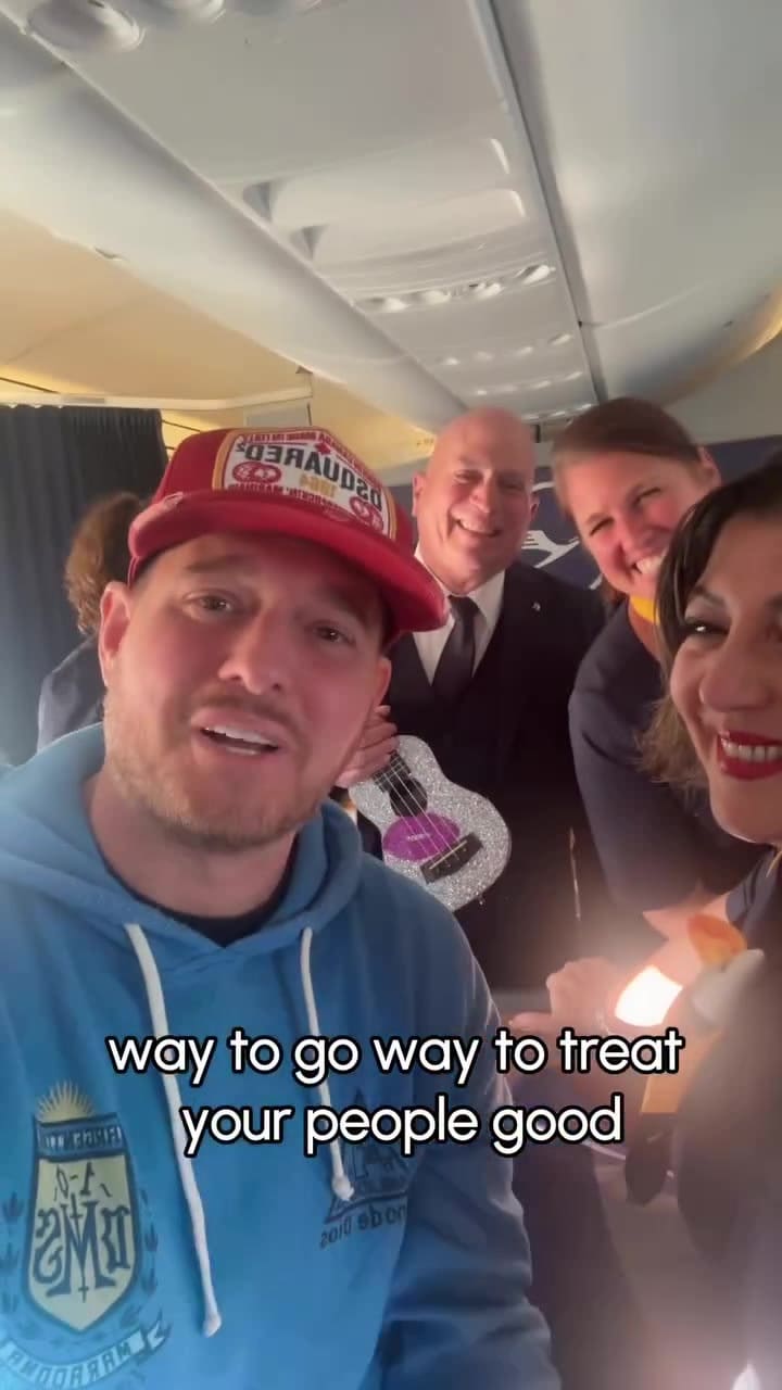 El emotivo encuentro que tuvo Michael Bublé en un avión