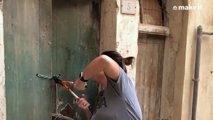 Compró una casa por un euro en Italia y sorprendió con la increible transformación que realizó