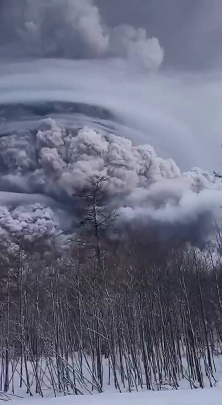 La columna de ceniza alcanzó los 15 kilómetros de altura