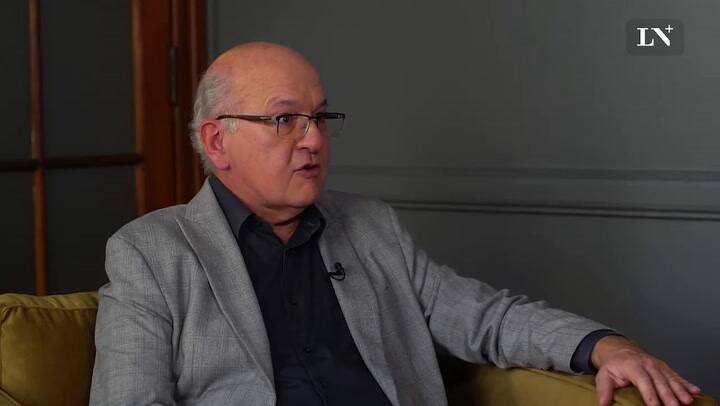 Abel Pintos “La música sigue siendo para mí un viaje interno”