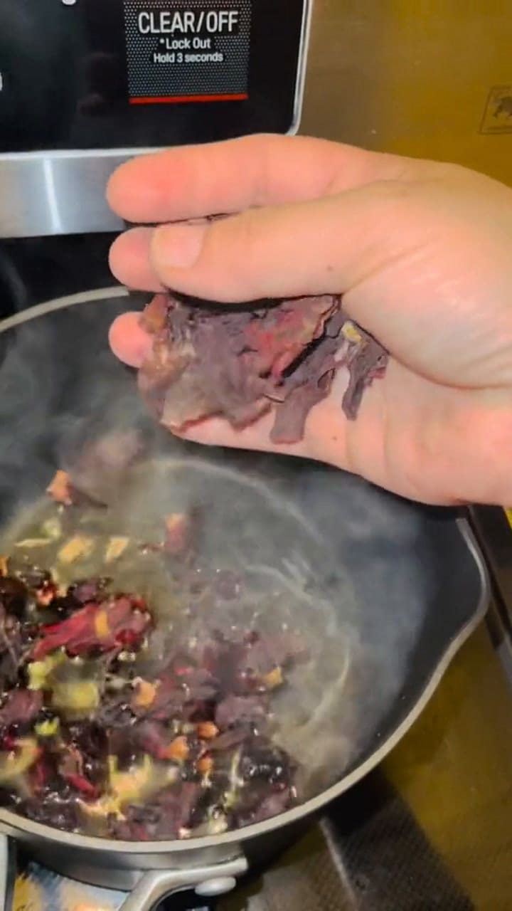 Cómo preparar agua de Jamaica con chía