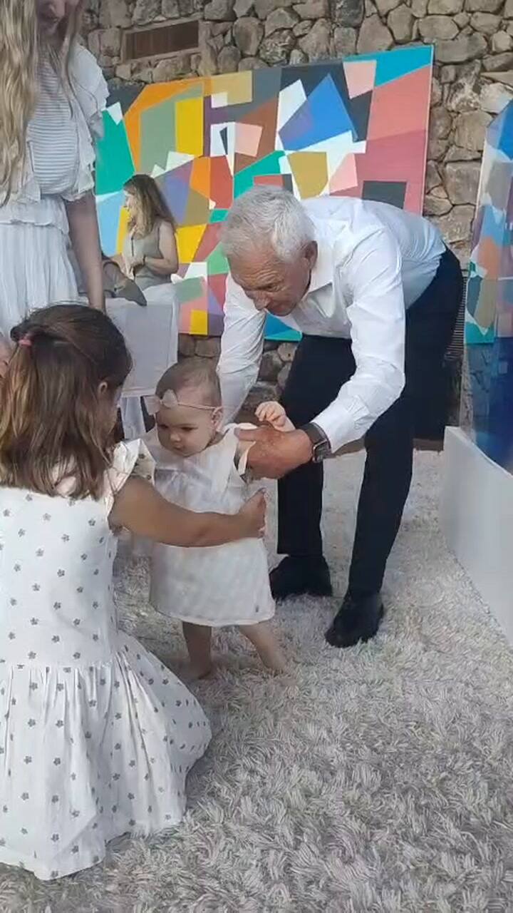 Eduardo with his daughter, his granddaughter Candelaria and his great-granddaughters Paz and Lou