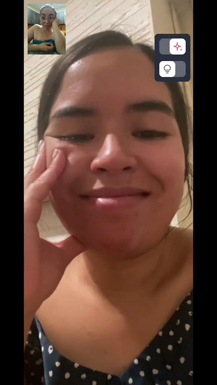 Una joven le dijo a su familia que le habían aprobado el asilo y la reacción se volvió viral