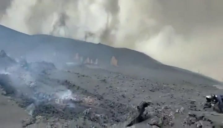 Se difunden imágenes de la isla cubierta por cenizas