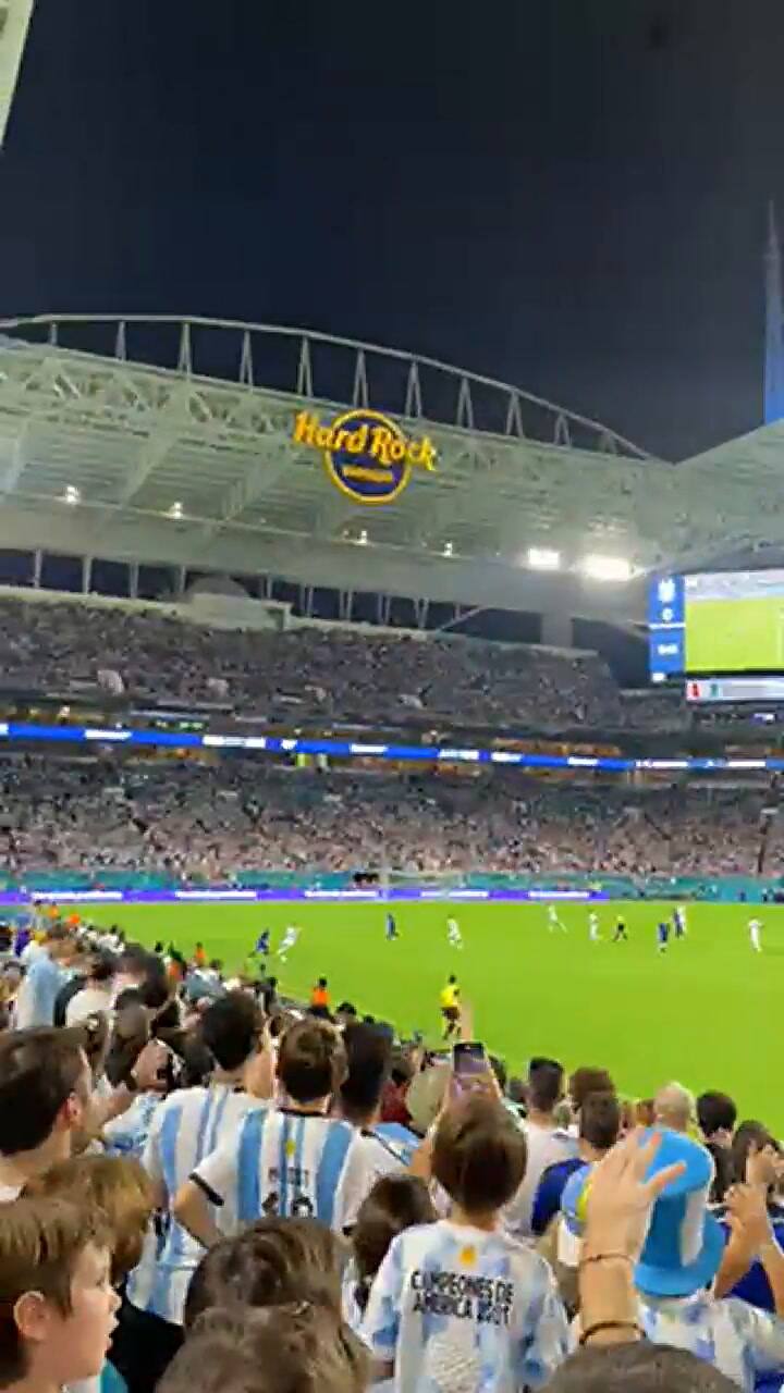 Este fue el momento en que la afición apoyaba a Argentina desde las gradas en EE.UU.