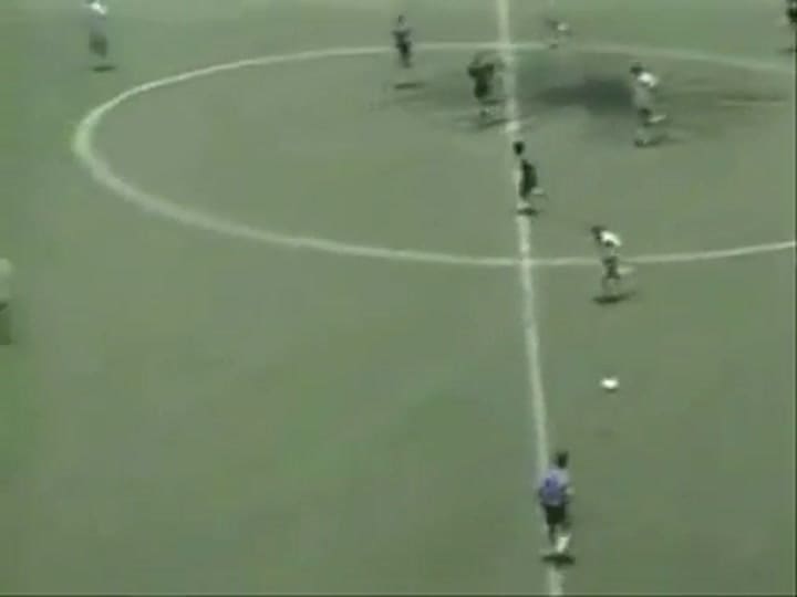 El primer gol de Maradona a Inglaterra