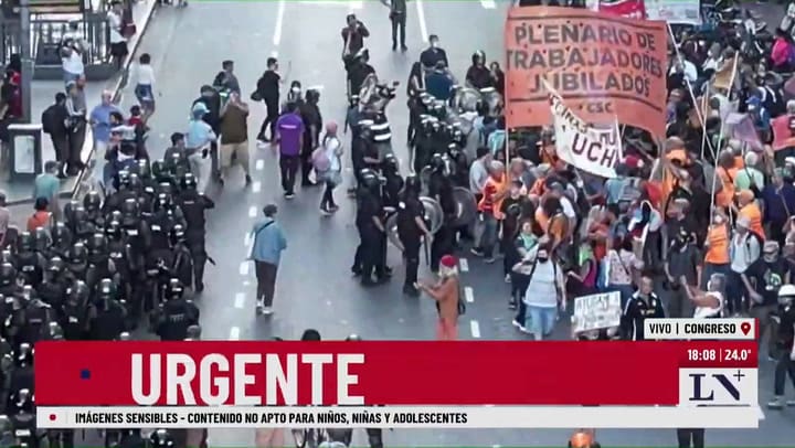Tensión e incidentes en las inmediaciones del Congreso