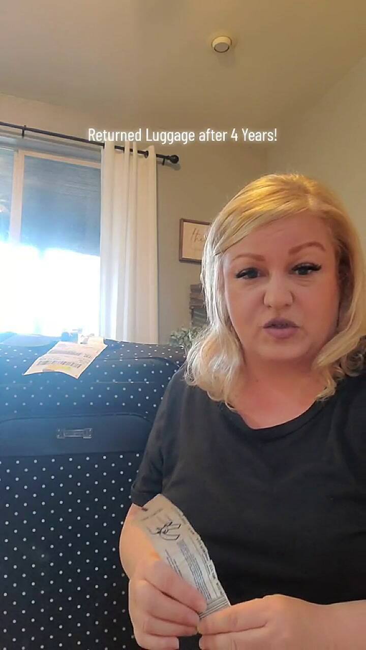Después de cuatro años una mujer recuperó su maleta extraviada y quedó sorprendida