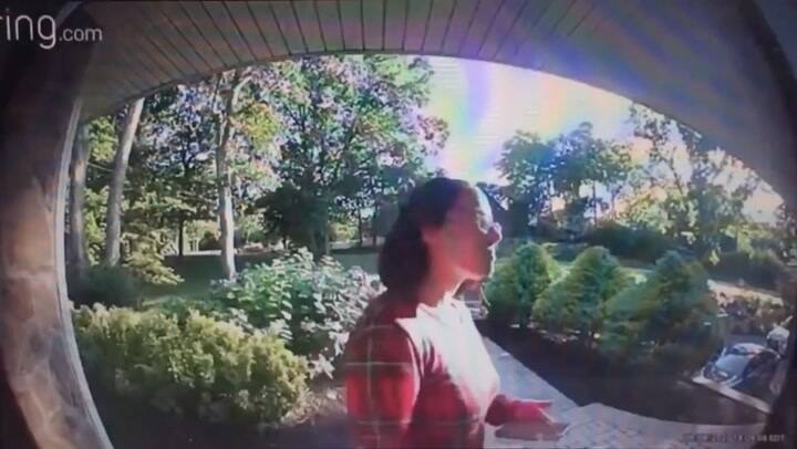 Una repartidora se quedó con el pedido de un cliente tras descubrir que recibió propina de $8