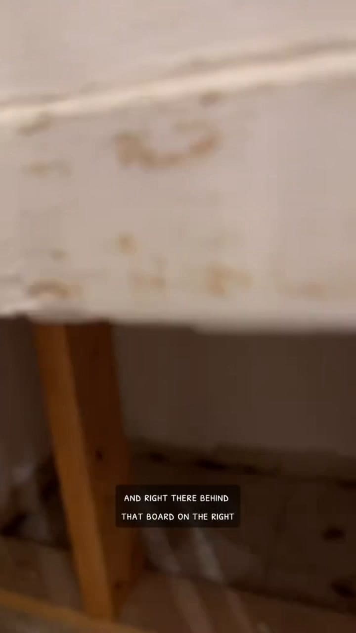 Un hombre encontró un sobre lleno de dólares en su calentador