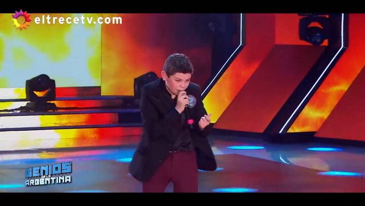 Steven Orsini de Tandil cantó “Dame fuego”, de Sandro como un auténtico Gitano. Fuente: Youtube