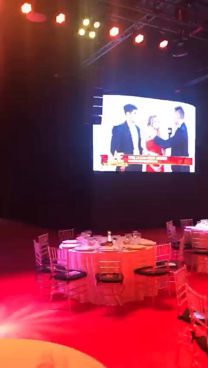 El salón de los Martín Fierro de cable por dentro