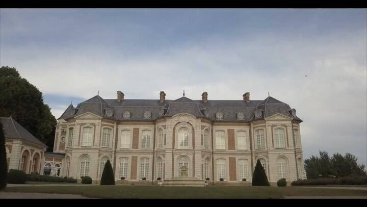 Así es el Château de Long, una propiedad del siglo XVIII que fue ocupada en la Segunda Guerra y hoy está restaurada