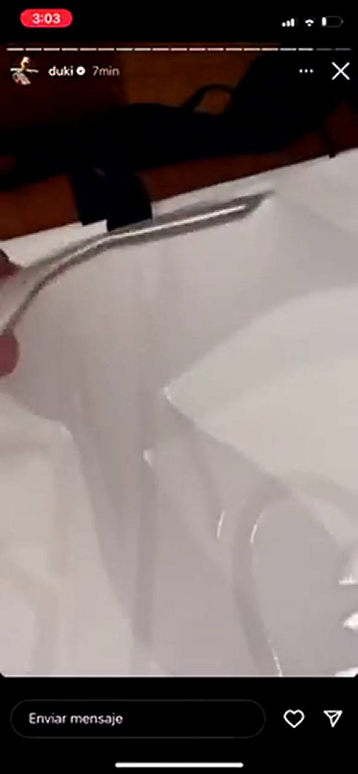 Duki mostró en su historia el regalo que le hizo Emilia