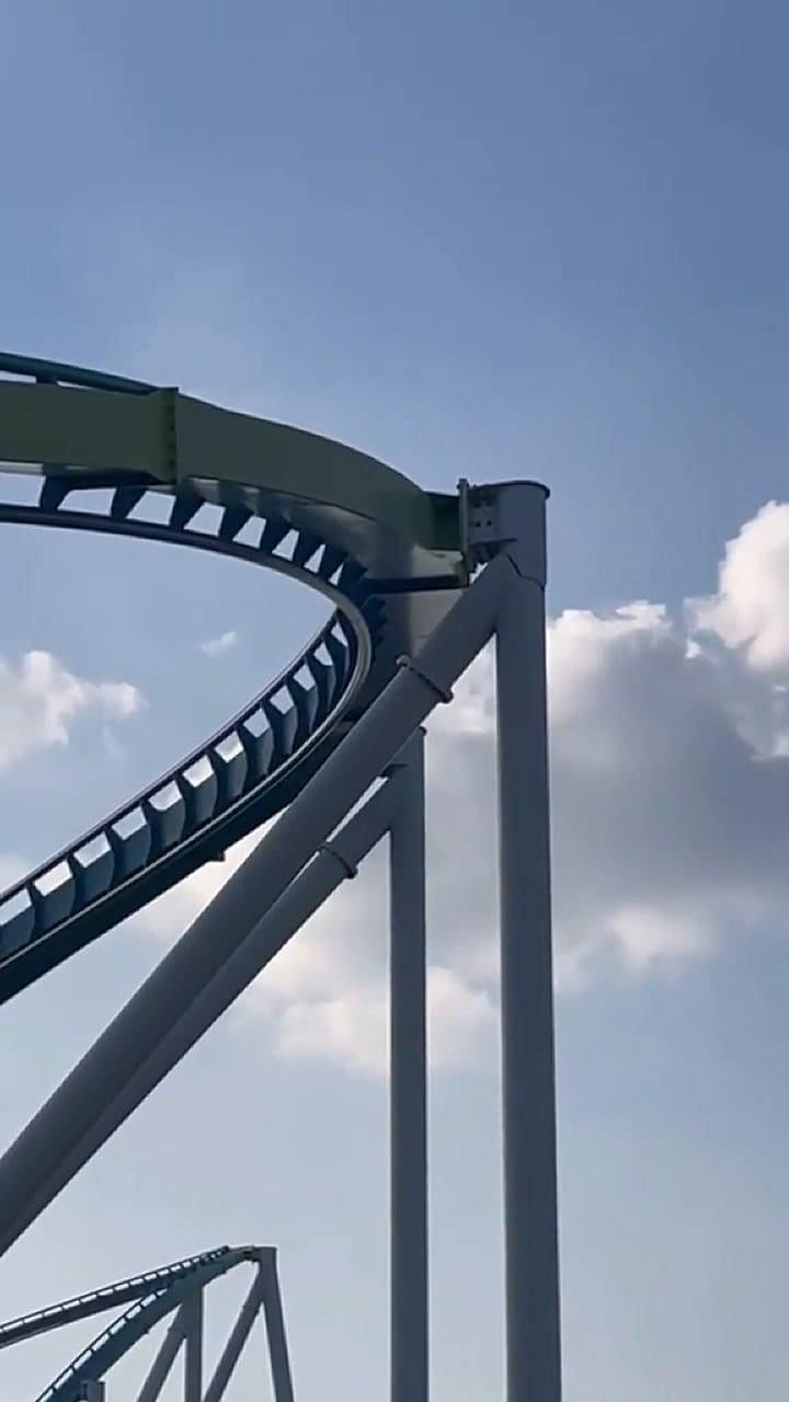 El escalofriante video que expone una grieta en una montaña rusa de Carolina del Norte